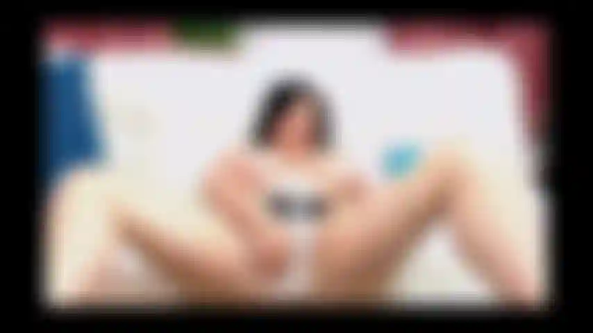 Cremosa por todo el cuerpo.. Mmm.. Lameme.