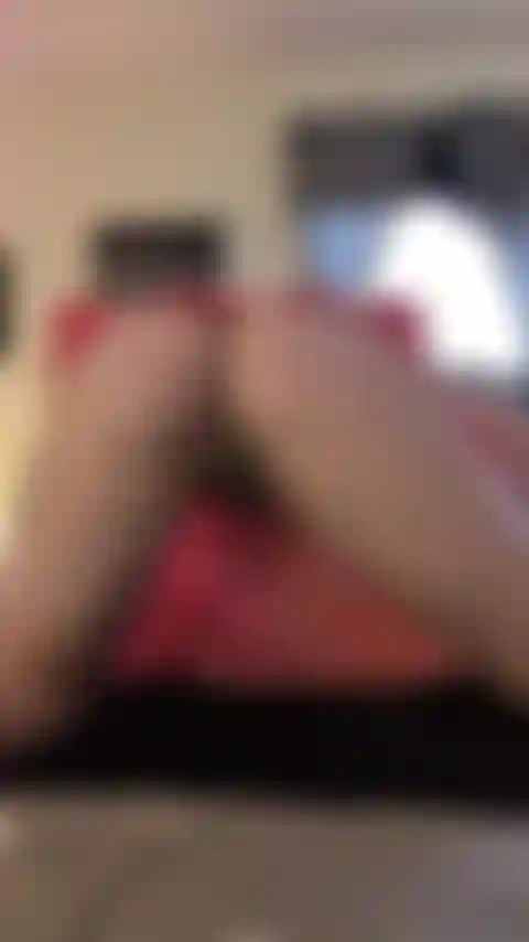 Chupando y follando con mi vestido rosa de tiras.