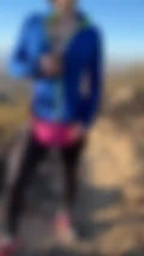 Me encanta mostrar mis tetas al aire libre.