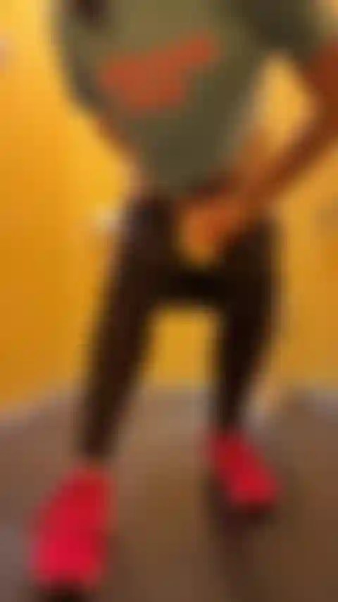 Me gusta ser rara en los baños del parque.