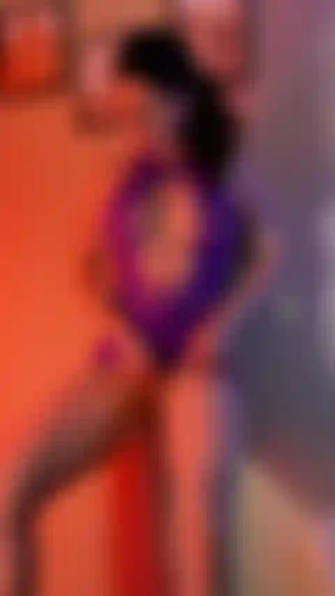 Corriéndome de pie con mi nuevo vibrador de conejo.