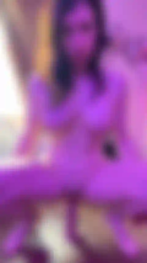 En cuclillas sobre mi consolador.