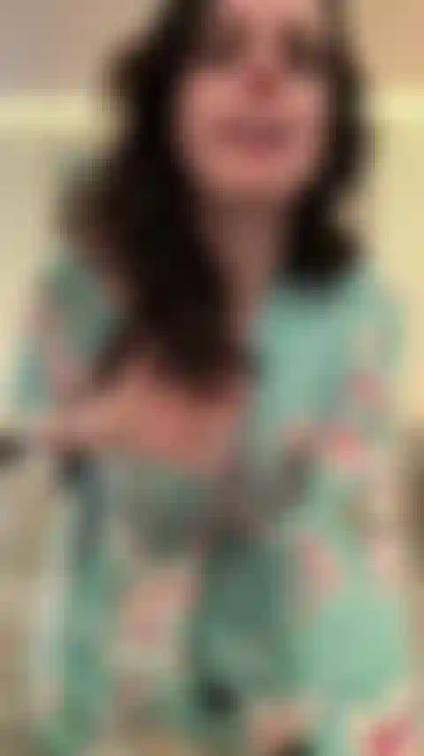 Ama de casa traviesa necesita que la follen.