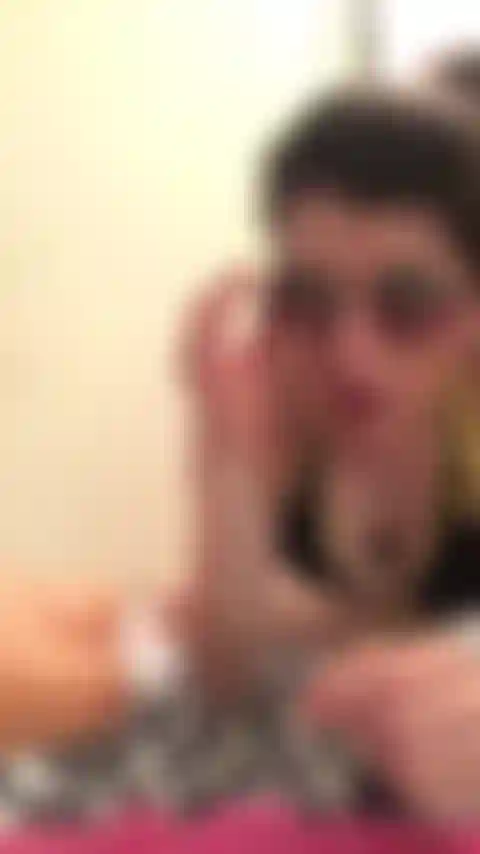 Novia molesta se folla las tetas a su novio en la playa de fantasía.