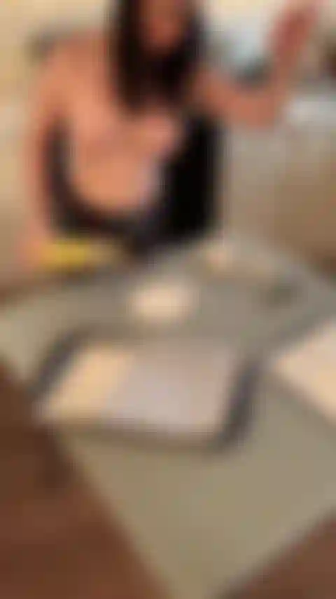 Horneando navidad en topless.