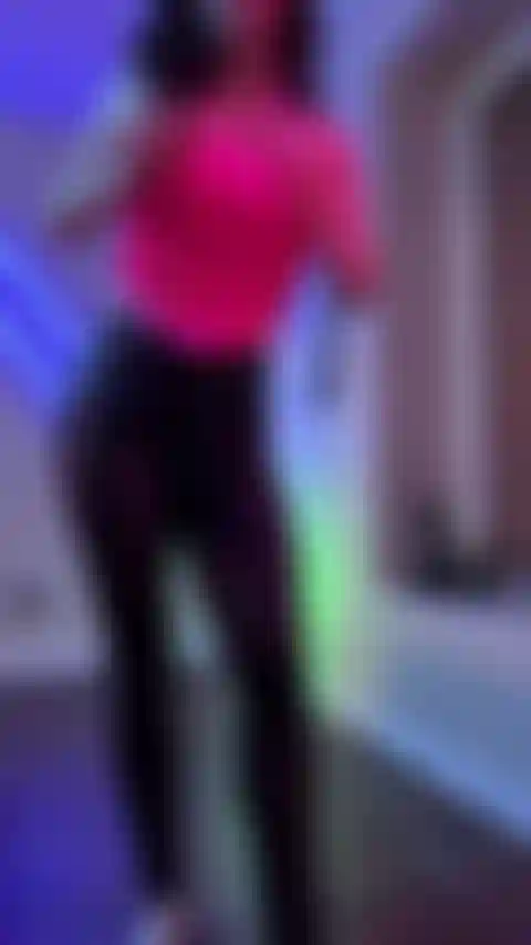 Celebrando el último martes de tetas de 2022 con cuenta atrás para joi/cum.