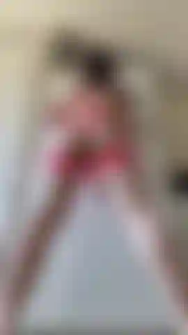 Follando mi enorme consolador en la nevera.