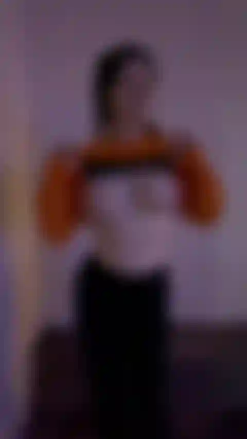 Siendo tonta por fuera.