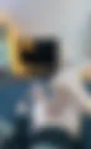 Montando polla con pinzas para pezones.