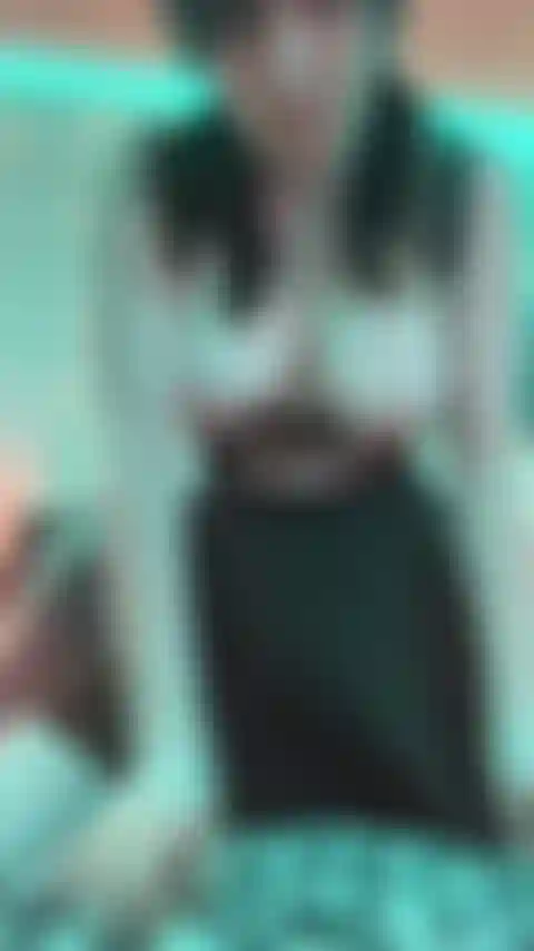 Juego con los pezones y charla sucia.