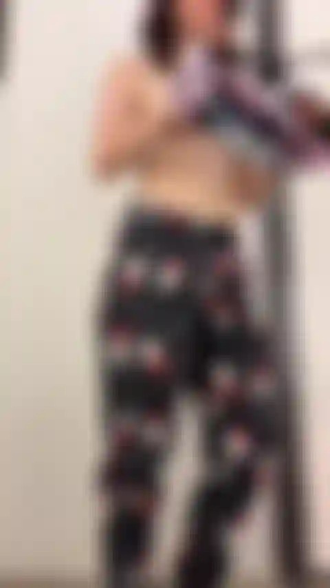 Haciendo la tonta en el probador.