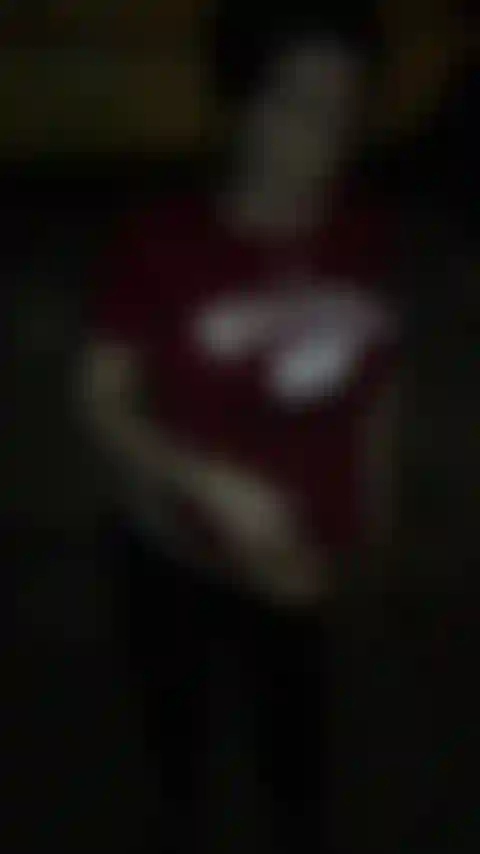 Encontré un video antiguo en el que me toco los dedos en un sitio de construcción por la noche!