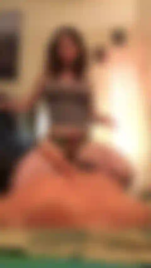 Chupando a chad y luego haciendo rebotar mi trasero sobre él.