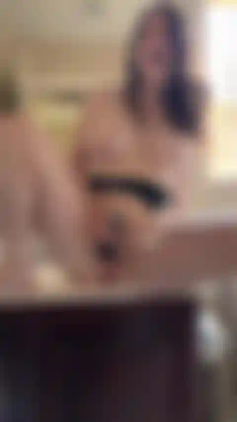 Me encanta usar mi vibrador en las encimeras ððââï.