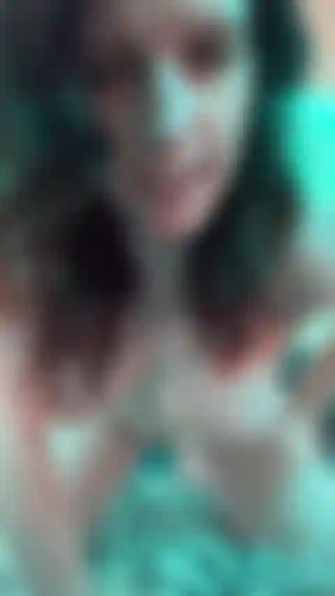 Montando tu polla negra mientras juego con mis grandes tetas.