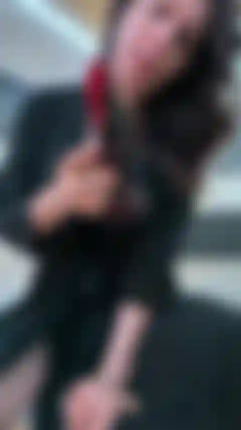 Probando mi nuevo consolador dragón.