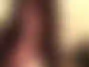 Una maestra molesta le da una lección al estudiante.