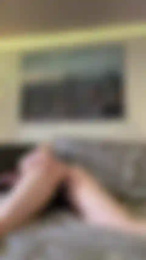 Follando con almohadas.