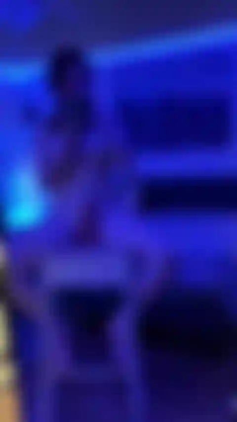 Relajándome en mi nuevo sillón favorito.