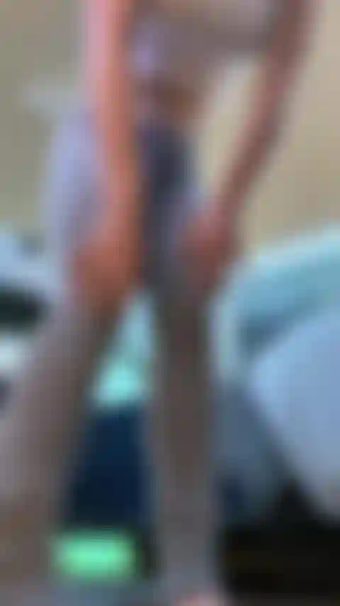 Chip sacudiendo el culo.