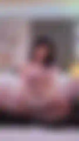 Chupándome los dedos de los pies.