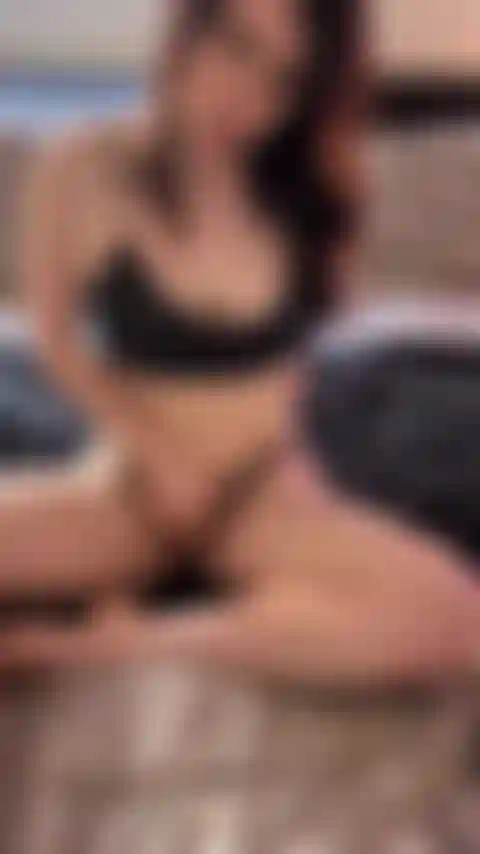 Relleno panty y corriéndome con mi estimulador de clítoris.