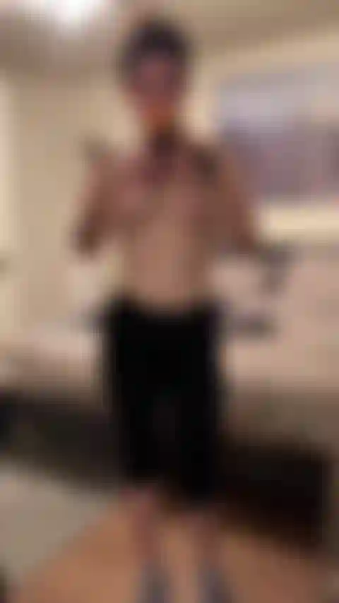 Quieres lamer mi cuerpo sudoroso?