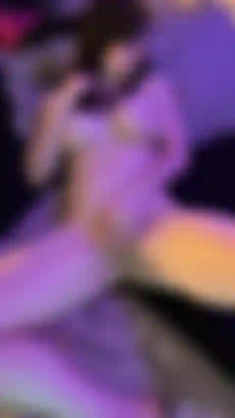 Voyeur corriéndome con mi estimulador de clítoris.