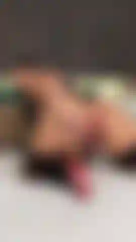 Milf guarrilla con culo y tetas enormes.