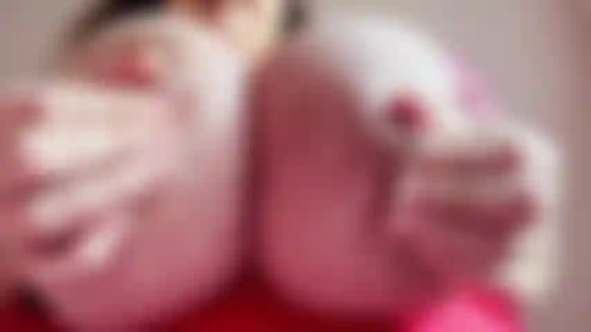 Juego de pezones y charla sucia.