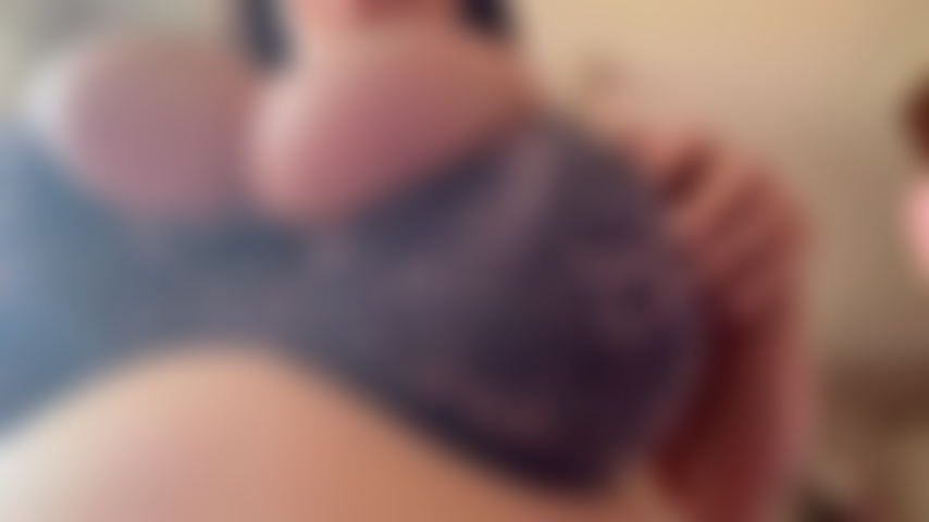 Sujetador sexy provocativo y tetas enormes provocativas.