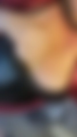 Mira cómo engraso mis grandes y saltarines pechos.