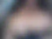 Jugando con mis tetas 34j en el auto! ¡Ven a verme afuera del asiento trasero del auto chupando mis pezones mientras los aprieto y les echo hielo encima! ¡Escupo sobre ellos mientras imagino tu semen corriendo por ellos!