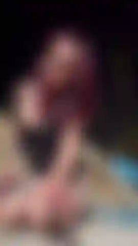 Fumadora de piscina provocativa.