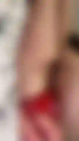 Mírame mientras me provoco y juego lentamente desde atrás en este travieso video en solitario 😈 me tomo mi tiempo, voy subiendo la intensidad, y te doy una vista de cerca que no querrás perderte. Solo para adultos.