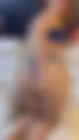 Mirame jugar con mi delicioso vibrador hasta chorrear y jugar con mis tetas.