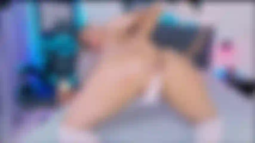 Me encanta azotar mi hermoso culo con mucho aceite y luego quedarme boquiabierta para ti.