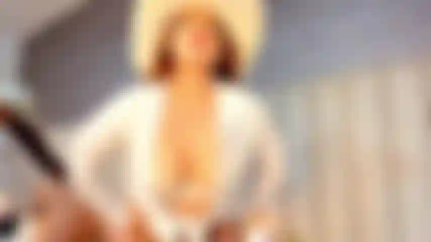 Cuando soy vaquera lo que más quiero es montar tu polla.