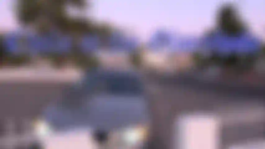 Chola cassandra chupa polla en un gloryhole!