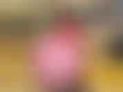 Tu profesora de gimnasia te atrapa con globos en lugar de prestar atención, así que ahora los va a inflar y se burlará de ti. Ella aprieta, empuja y pellizca hasta que revientan!