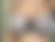 Te hago enamorar y adorar mis tetas. Exprimiendo y frotando mis tetas para hacerte rogar y adorar el suelo que piso. Luego goteo aceite por todas mis tetas y lo froto hasta que te corres.