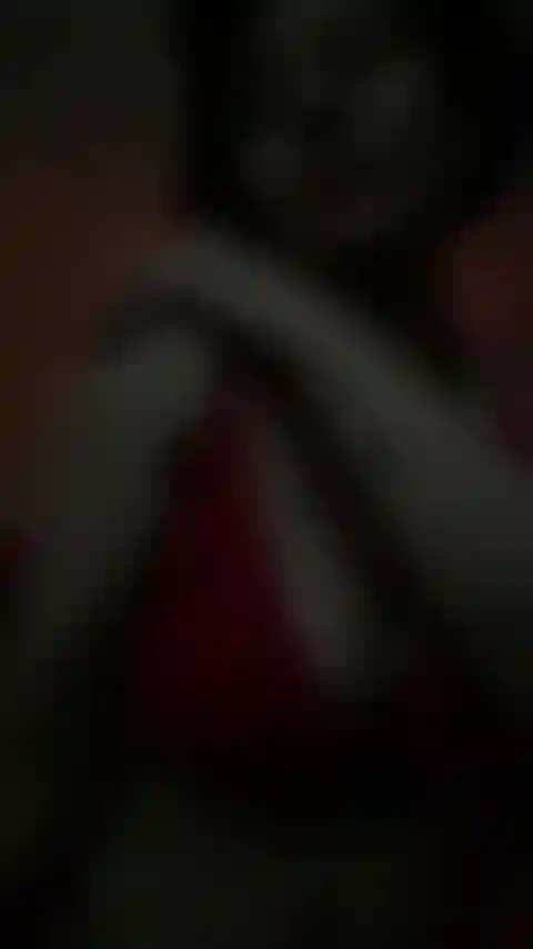 Coñito frotado, con tetas y cara.