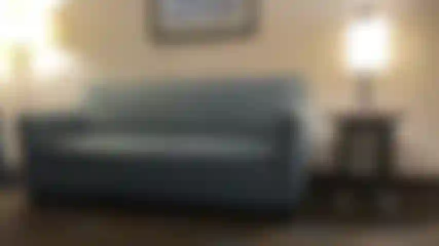 Culo, cara y suelas provocativas, falda transparente, lenceria de encaje, tanga.