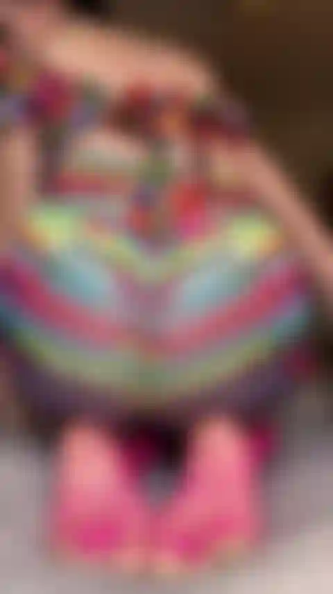 Rejilla, culo y plantas, milf en leggins.