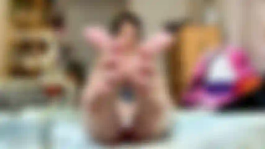 Suelas de futbol shorts cara culo uñas naturales.