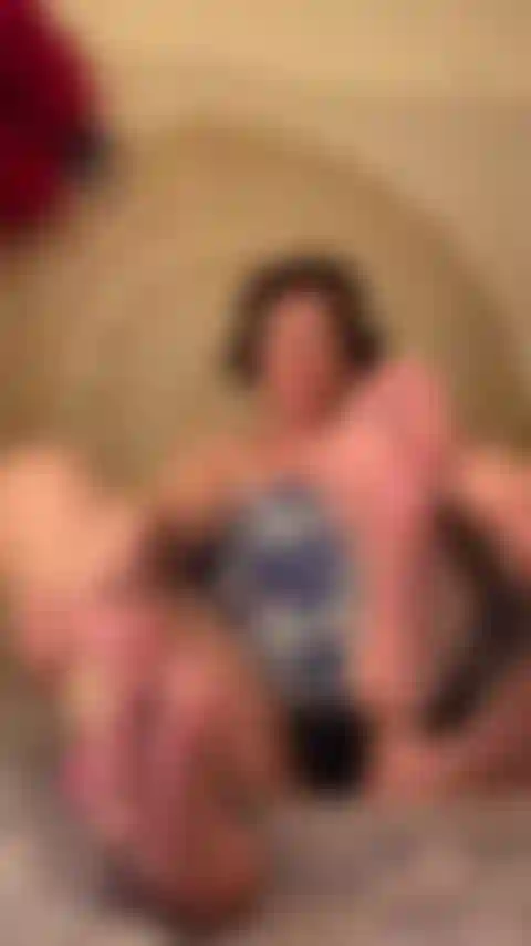 Milf soles y espectáculo de grandes tetas.