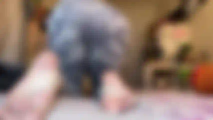 Suelas maduras de milf, aberturas de culo y coño.