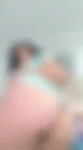 ¡Mira cómo me quito las bragas y me agacho, verás todo!!!