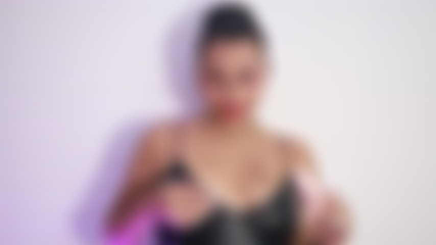 Divirtiéndome con una polla pequeña.