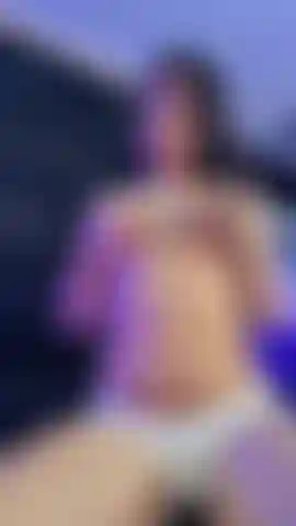 Me encanta cuando juegas con mis tetas.